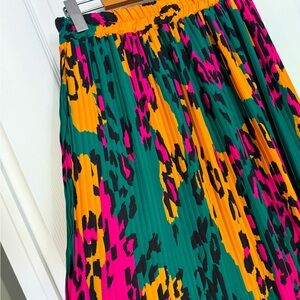 Bright Leopard Pleated Skirt